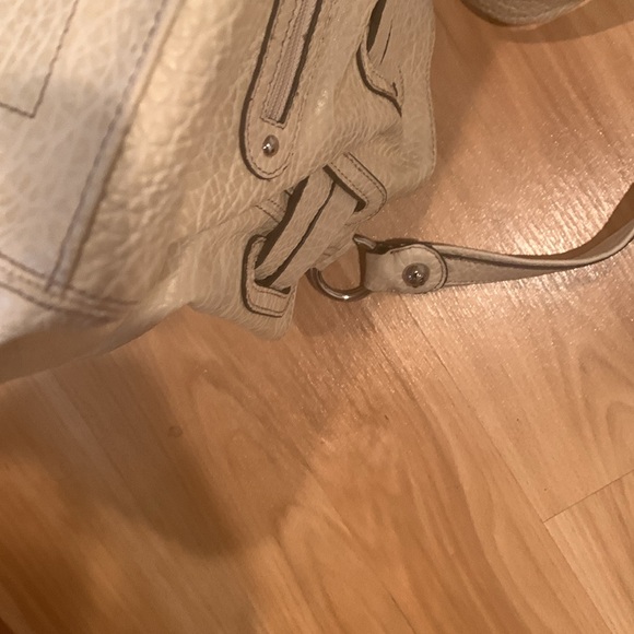 Cream Color hand/shoulder handbag - Picture 9 of 12